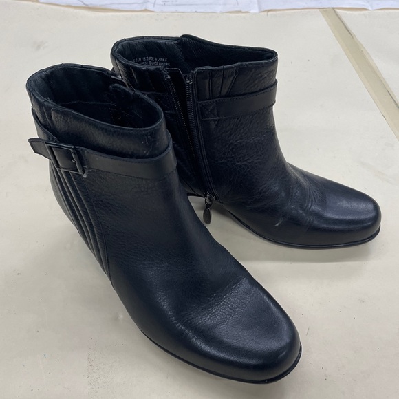 Clarks Artisan Collection waterproof ankle boots - Picture 3 of 12